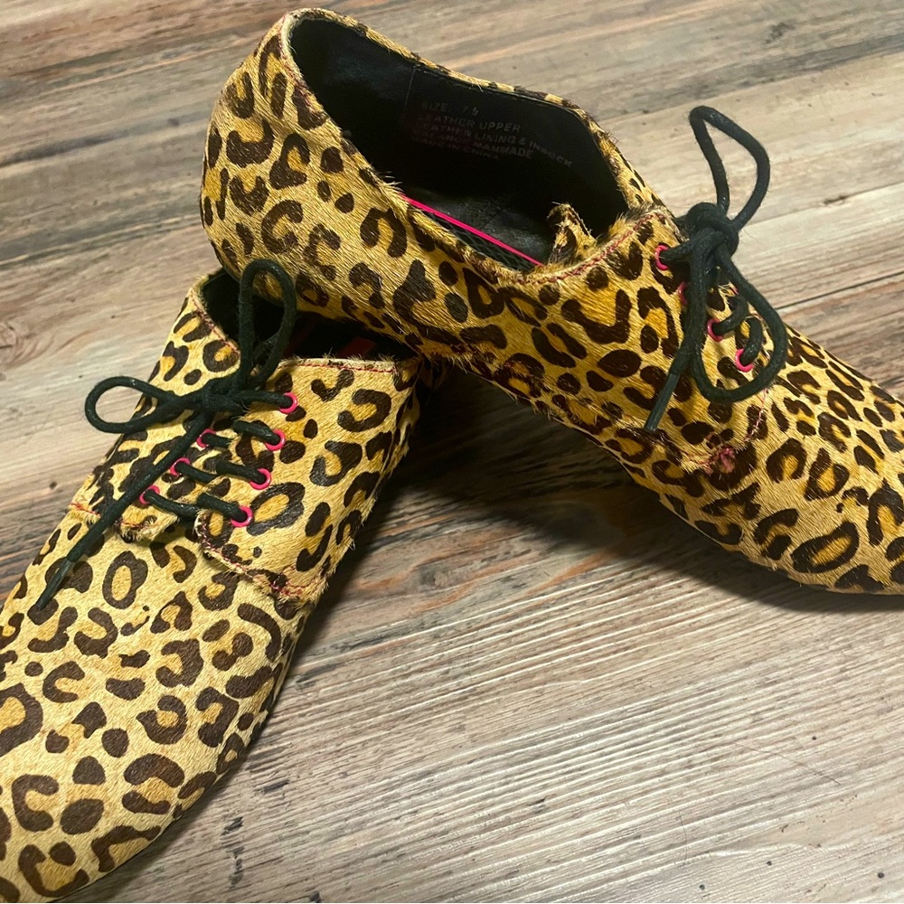 Makito Leopard Flats/Sz 7.5